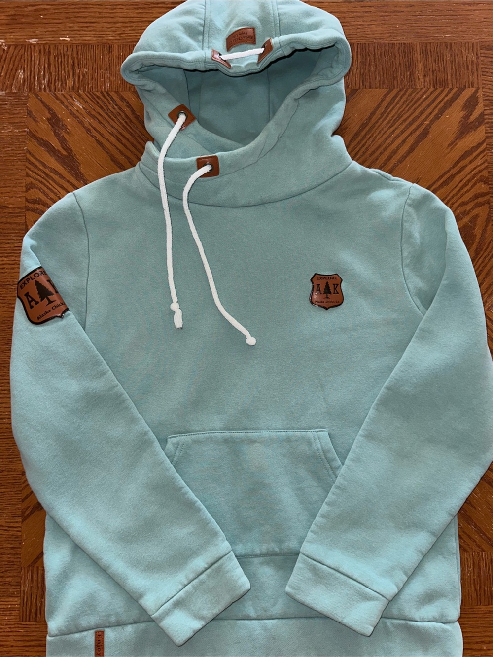 Alaska Chicks *NWOT* Women's Lazy Mountain Leather Patch Hoodie, Seamist